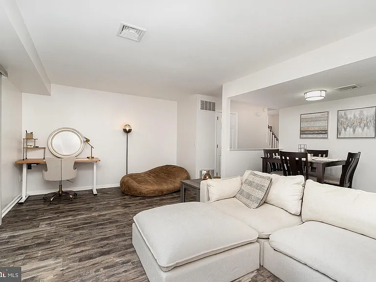 407 Cambridge Ct — Photo 8
