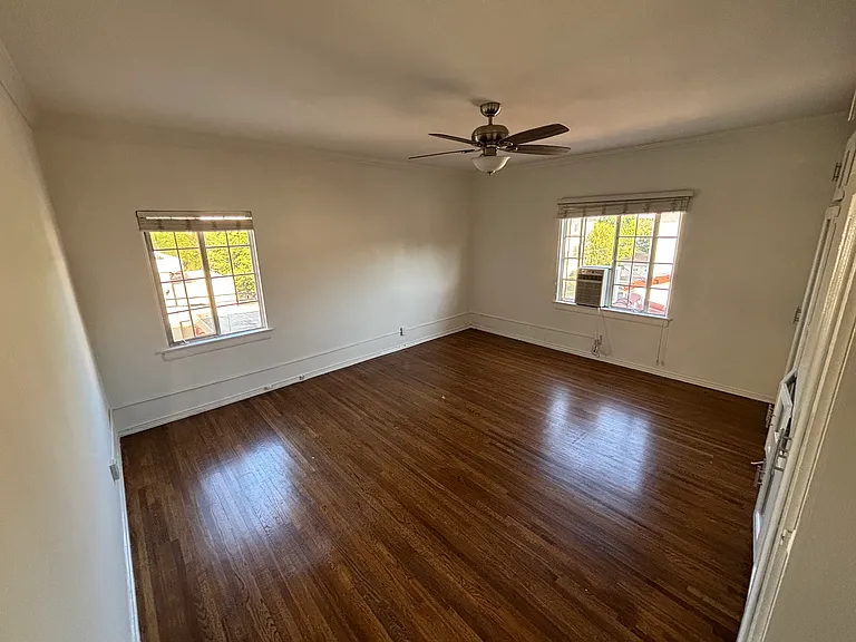 144 S Camden Dr #D — Photo 6