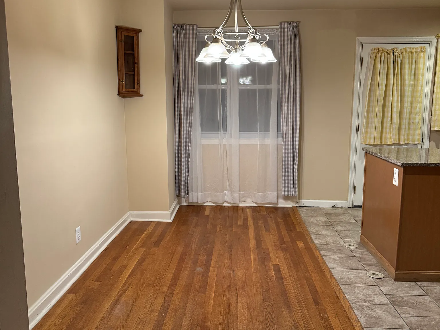 4 bed, 1324 sqft, $2,095 — Photo 3