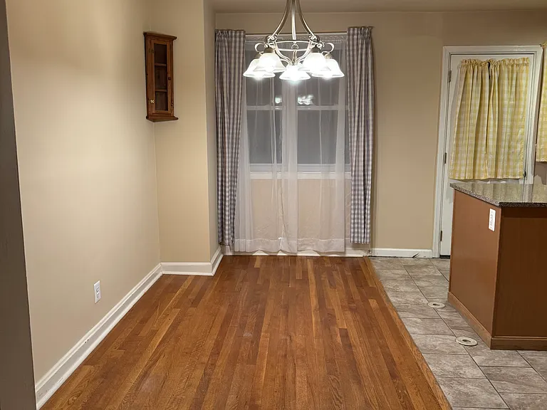 1513 Aldeney Ave — Photo 3
