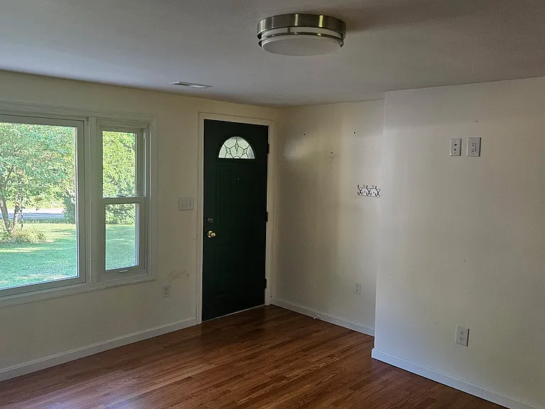 74 Jacobs Ln — Photo 2