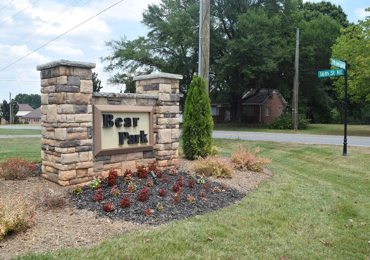 Modern 3Bedroom Townhome in Desirable Bear Park — Photo 2