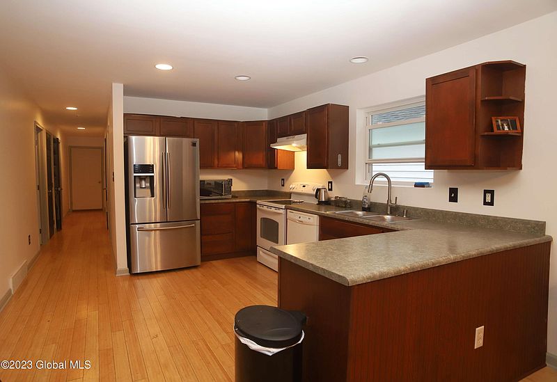 4th image of 722 4th Avenue