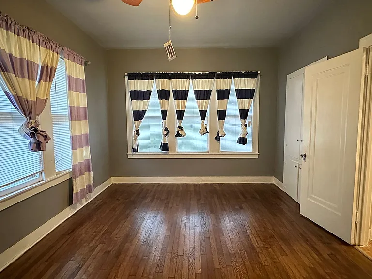 942 Bailey Ave — Photo 12