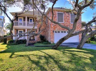 2108 Harbor Ct, Rockport, TX 78382