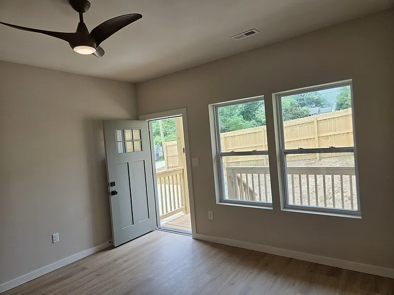 5724 Wallwood Rd — Photo 4