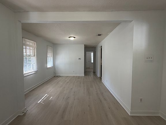 4th image of 341 East Dr