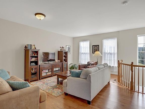 Living Room Pic 1