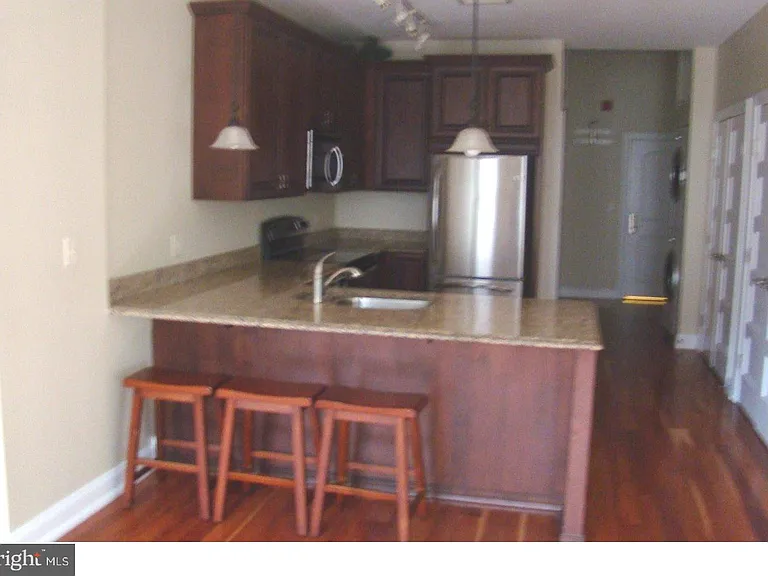10 W Market St #203 — Photo 2