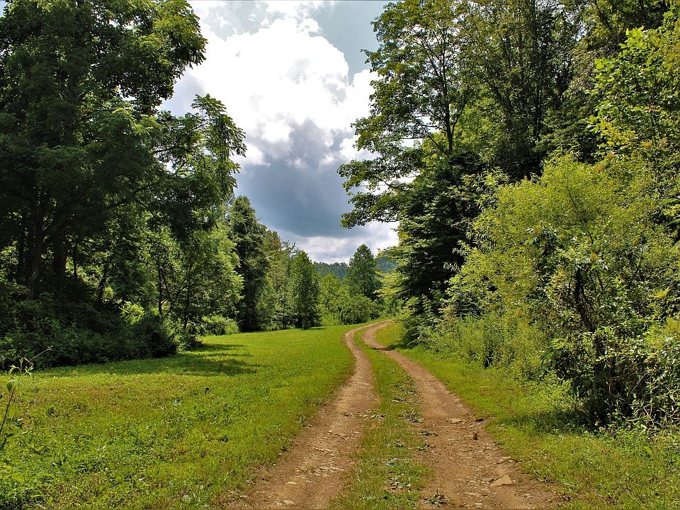 Beautiful entrance to this off grid tract of land