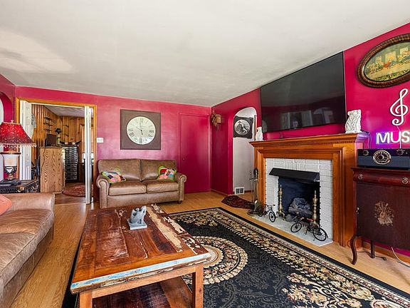 5th image of 1049 S Thoman St
