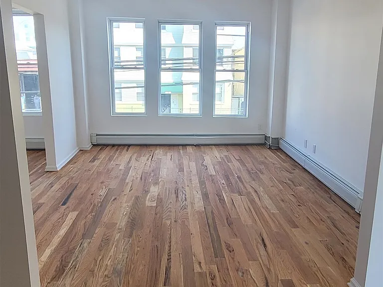 500 Hawthorn Ave #2A — Photo 12