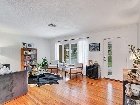 5th image of 520 Langholm Dr