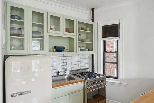 Rented by Douglas Elliman | media 16