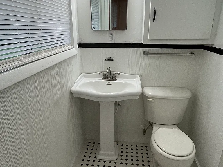 3321 Suncrest Dr — Photo 3