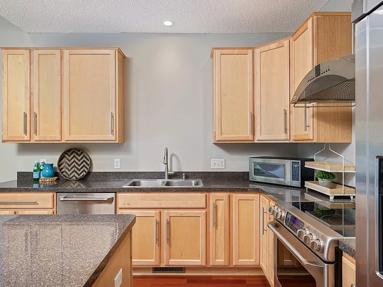 4820 Underwood Ln N #D — Photo 11