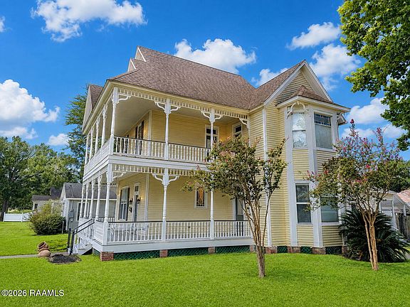 5th image of 119 E Elm St