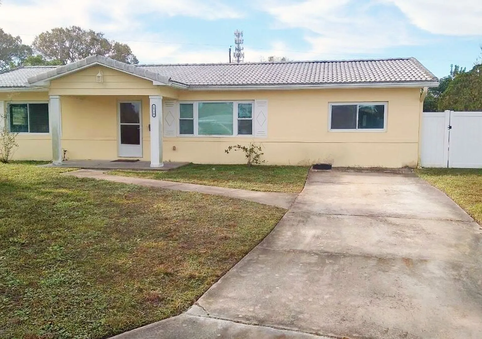 Limited-Time Offer: $500 Off Your First Month. Large Pool Home w/ Huge Yard, New Kitchen - Easy a... — Photo 1
