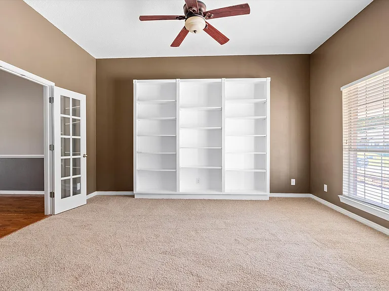 10832 Rigby Dr — Photo 4