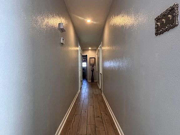 5th image of 2200 Ventura Ave