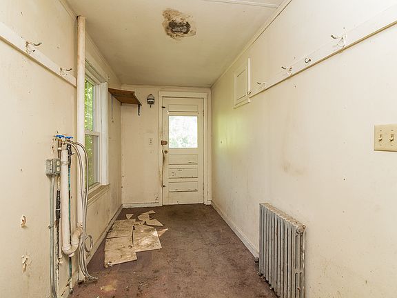 5th image of 743 Hancock St