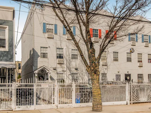 1149 Simpson Street image 3 of 35
