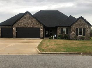 18061 Astor Dr, Fayetteville, AR 72704