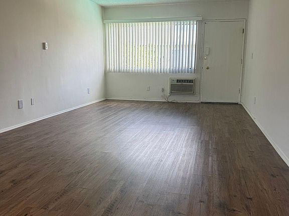 5th image of 5155 Yarmouth Ave APT 25