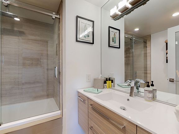 3rd image of 1155 N La Cienega Blvd APT 812