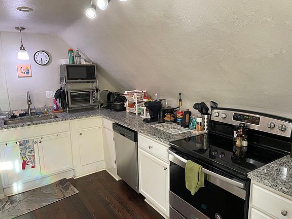 4th image of 3625 Central St #3