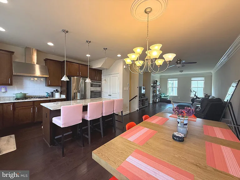 104 Vanguard Ln — Photo 5