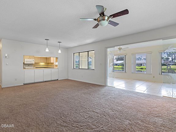 4th image of 92 Lake Fairgreen Cir