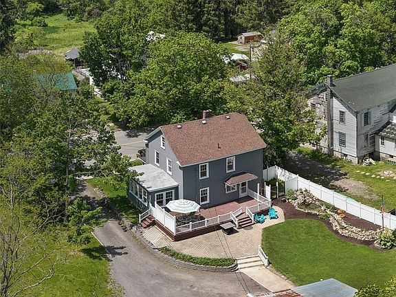 2nd image of 44 Alden St