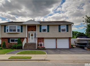 686 Fishermans Rd, Baldwin, NY 11510