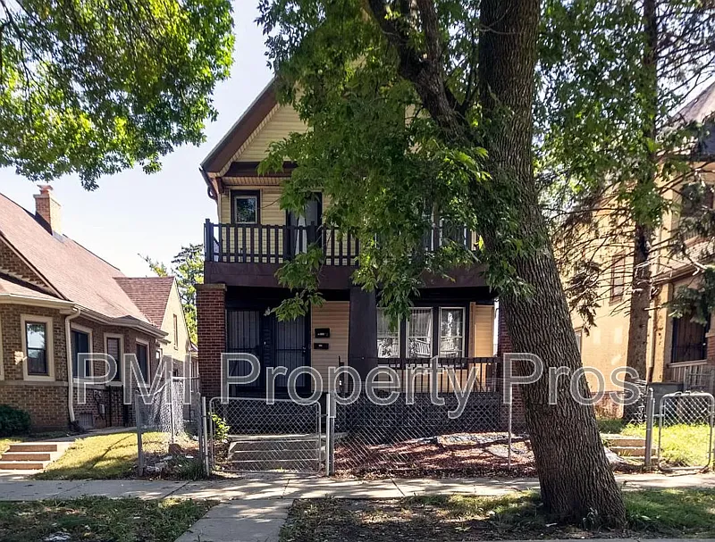 3 bed, 1.0 bath, 1300 sqft, $1,000 — Photo 1