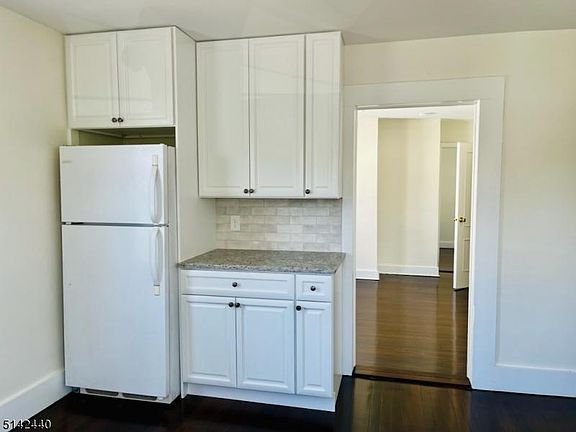3rd image of 75 Maple Ave Floor 2