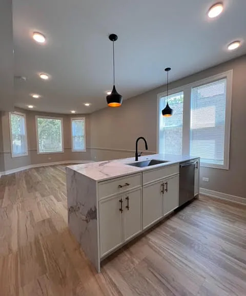 2934 N Avers Ave #2 — Photo 3