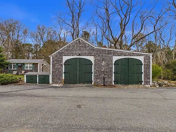 3rd image of 243 Old County Rd