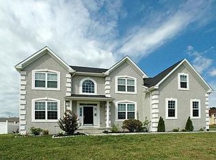 10 Box Turtle Ln, Sicklerville, NJ 08081