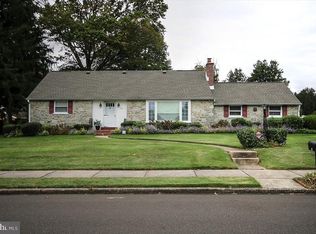 10 Radburn Rd, Huntingdon Valley, PA 19006