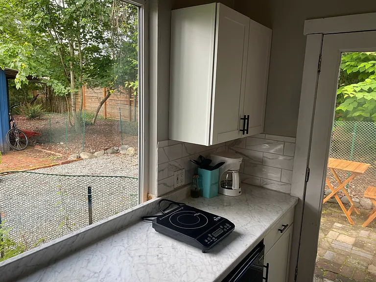 2809 Alderwood Ave #B — Photo 8