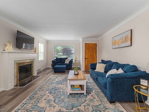 5th image of 4687 W 226th St