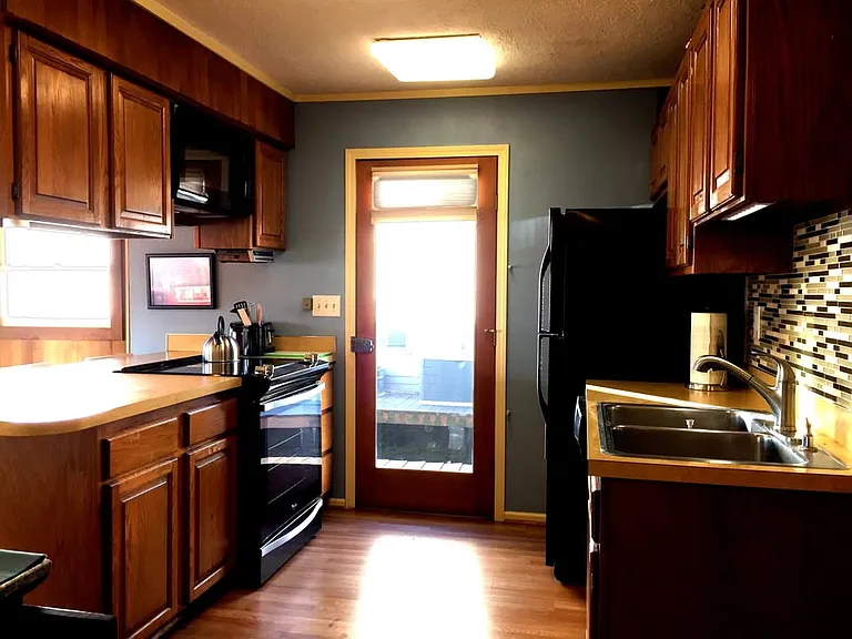 1781 N Jantzen Ave — Photo 25