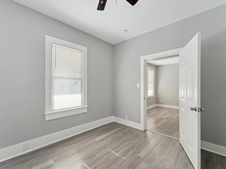 1020 W 37th St — Photo 17