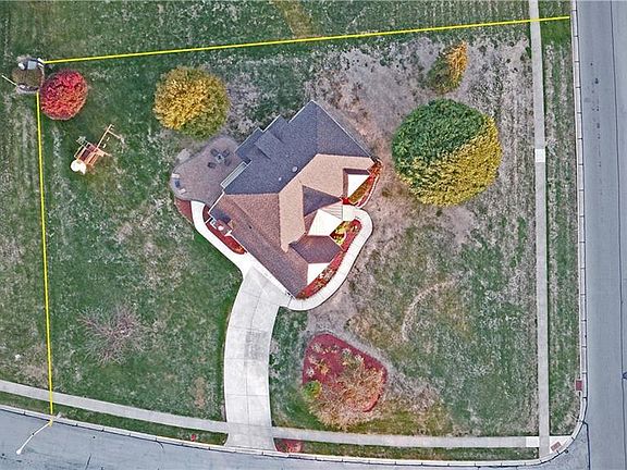 5th image of 2400 Wells Dr