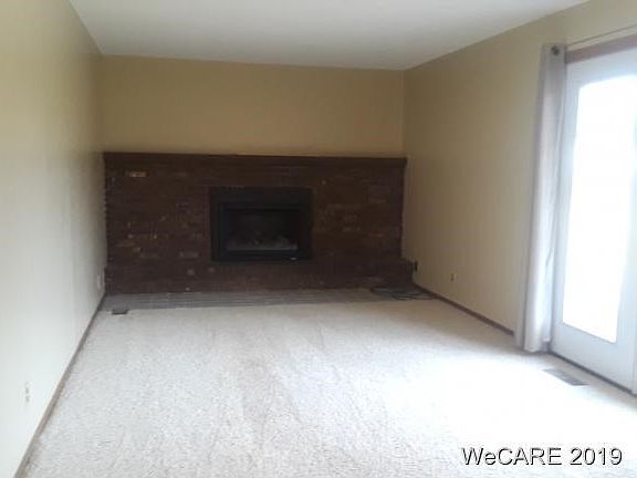 4th image of 1323 W Shore Dr