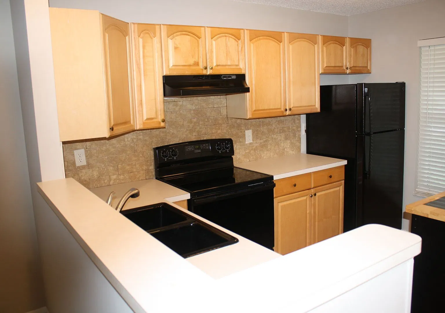 Coming Soon Cozy 2 Bedroom 2 Bath In Great Location — Photo 3