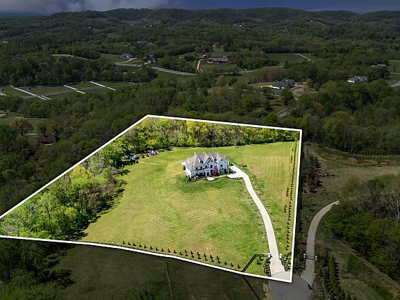3rd image of 5026 Hilltop Ln