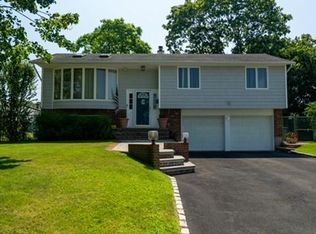 81 Country Village Ln, East Islip, NY 11730
