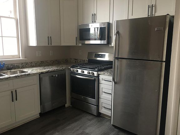 4th image of 711 Royal St